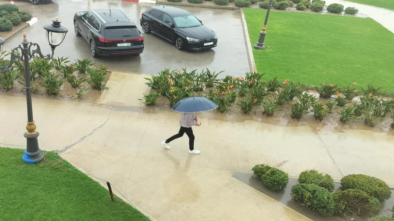 عواصف رعدية وثلوج تجتاح مناطق بالمغرب بدءاً من الجمعة وسط تحذيرات جوية